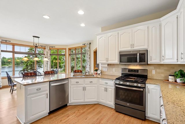 N61W37631 Parkview DRIVE, Oconomowoc, WI 53066