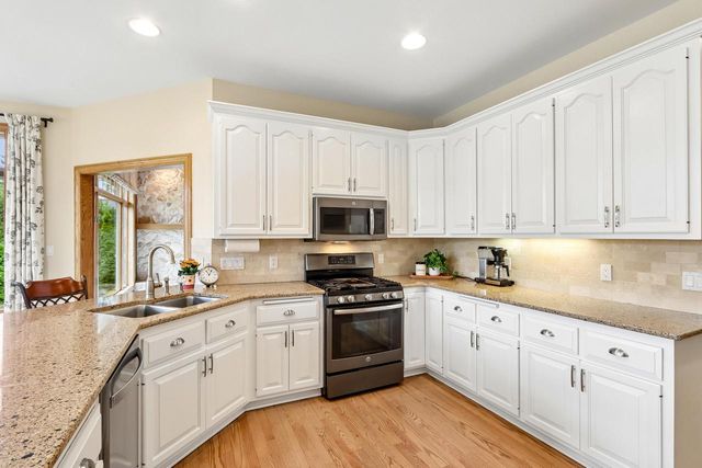 N61W37631 Parkview DRIVE, Oconomowoc, WI 53066