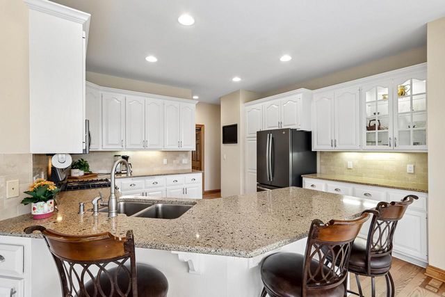 N61W37631 Parkview DRIVE, Oconomowoc, WI 53066