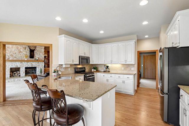 N61W37631 Parkview DRIVE, Oconomowoc, WI 53066