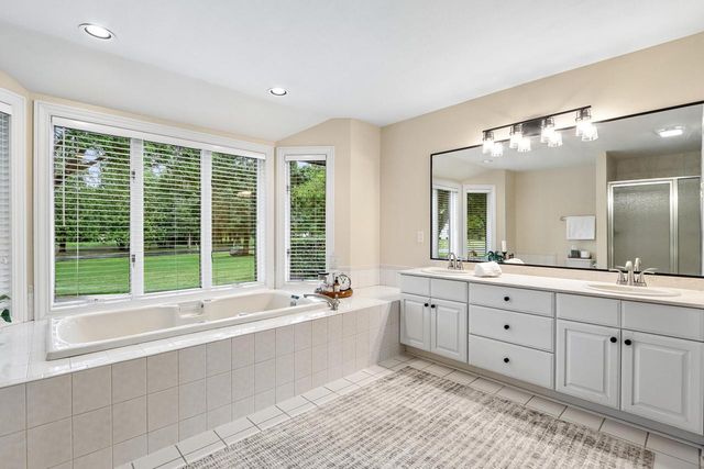 N61W37631 Parkview DRIVE, Oconomowoc, WI 53066