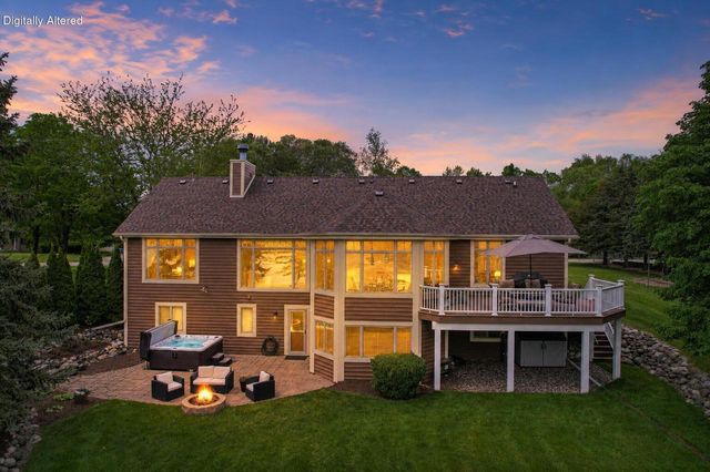 N61W37631 Parkview DRIVE, Oconomowoc, WI 53066