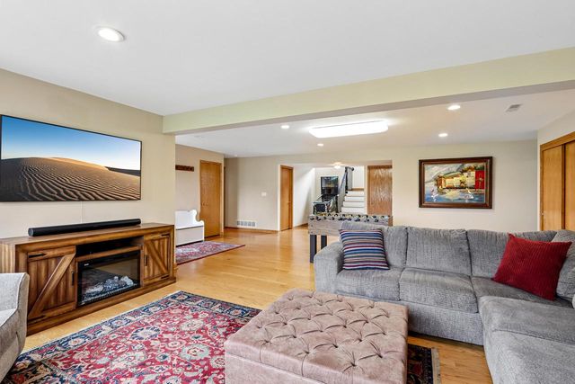 N61W37631 Parkview DRIVE, Oconomowoc, WI 53066
