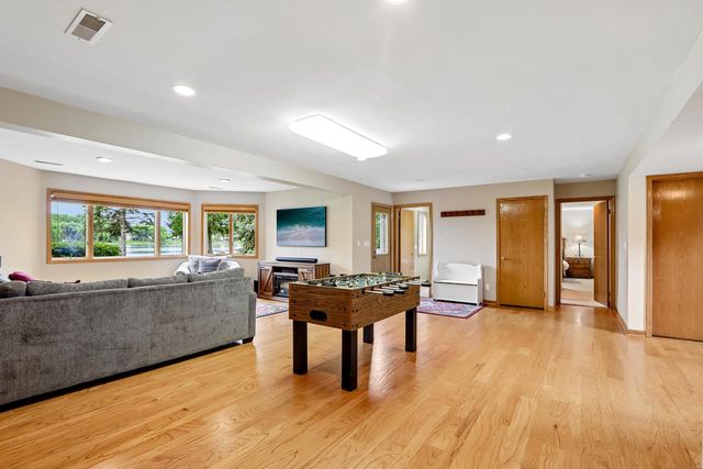 N61W37631 Parkview DRIVE, Oconomowoc, WI 53066