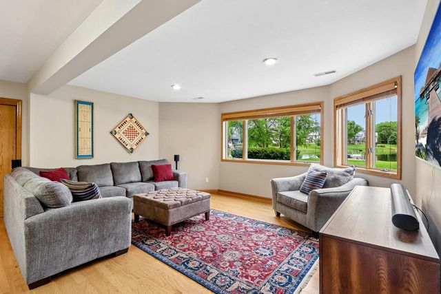 N61W37631 Parkview DRIVE, Oconomowoc, WI 53066