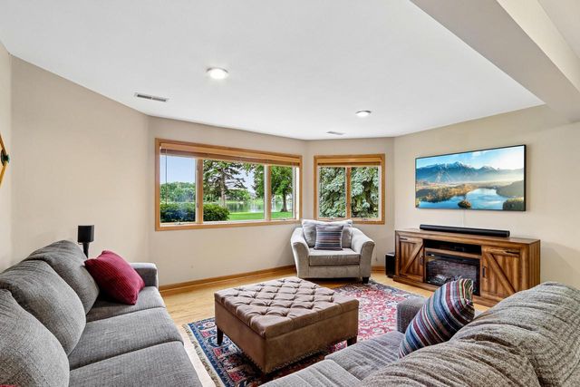 N61W37631 Parkview DRIVE, Oconomowoc, WI 53066
