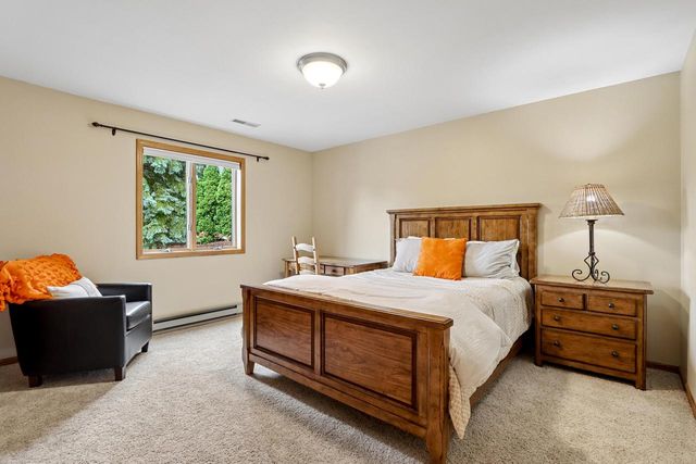 N61W37631 Parkview DRIVE, Oconomowoc, WI 53066