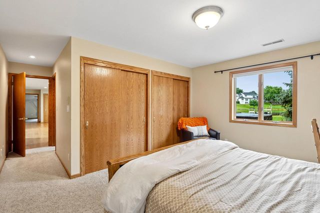 N61W37631 Parkview DRIVE, Oconomowoc, WI 53066