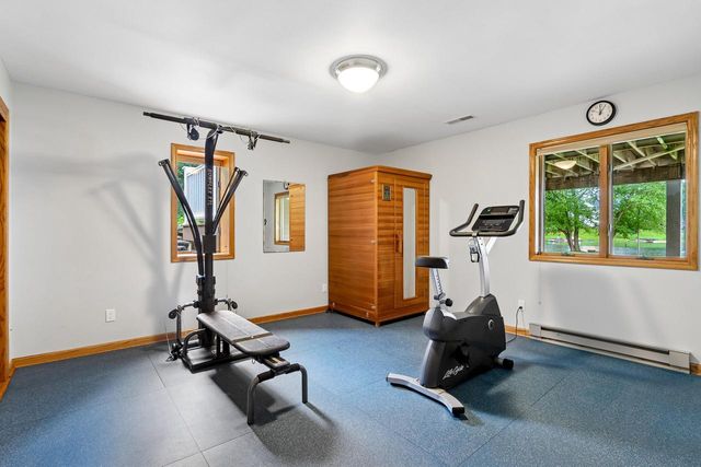 N61W37631 Parkview DRIVE, Oconomowoc, WI 53066