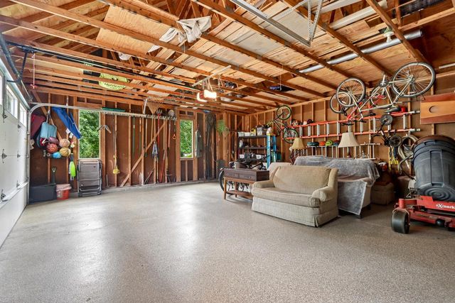 N61W37631 Parkview DRIVE, Oconomowoc, WI 53066