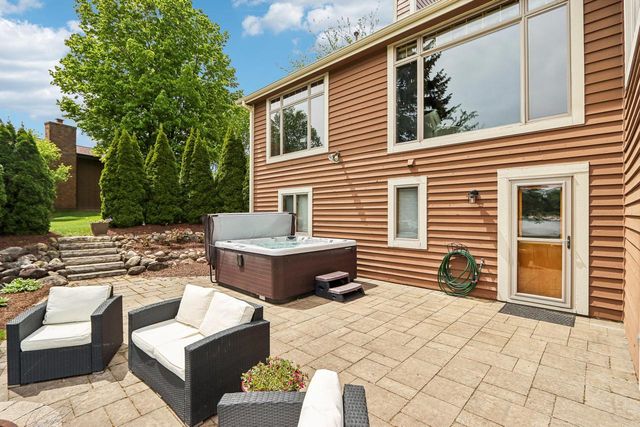 N61W37631 Parkview DRIVE, Oconomowoc, WI 53066