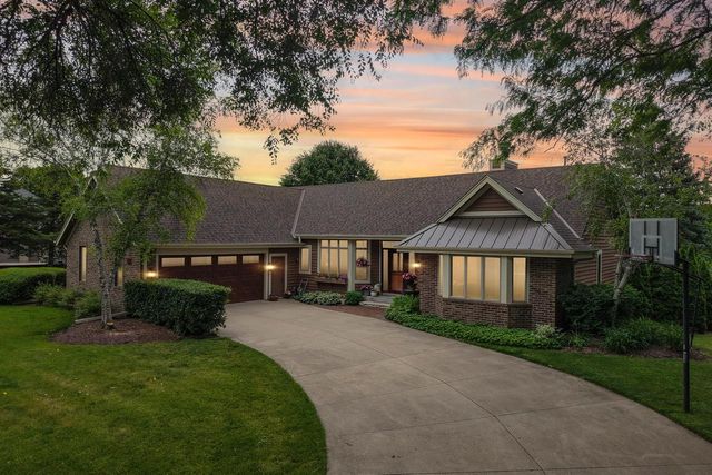 N61W37631 Parkview DRIVE, Oconomowoc, WI 53066