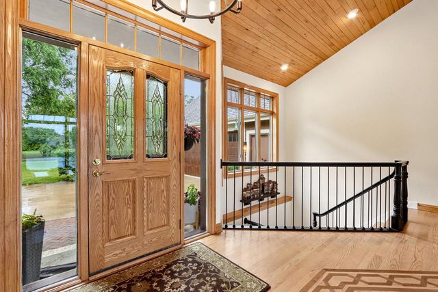 N61W37631 Parkview DRIVE, Oconomowoc, WI 53066