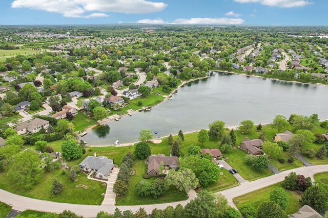 N61W37631 Parkview DRIVE, Oconomowoc, WI 53066