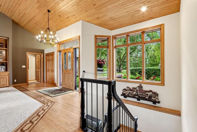 N61W37631 Parkview DRIVE, Oconomowoc, WI 53066