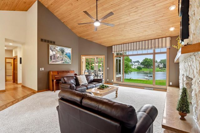 N61W37631 Parkview DRIVE, Oconomowoc, WI 53066
