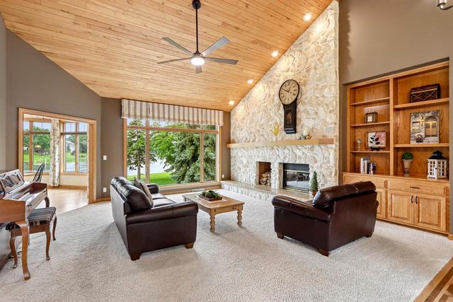 N61W37631 Parkview DRIVE, Oconomowoc, WI 53066
