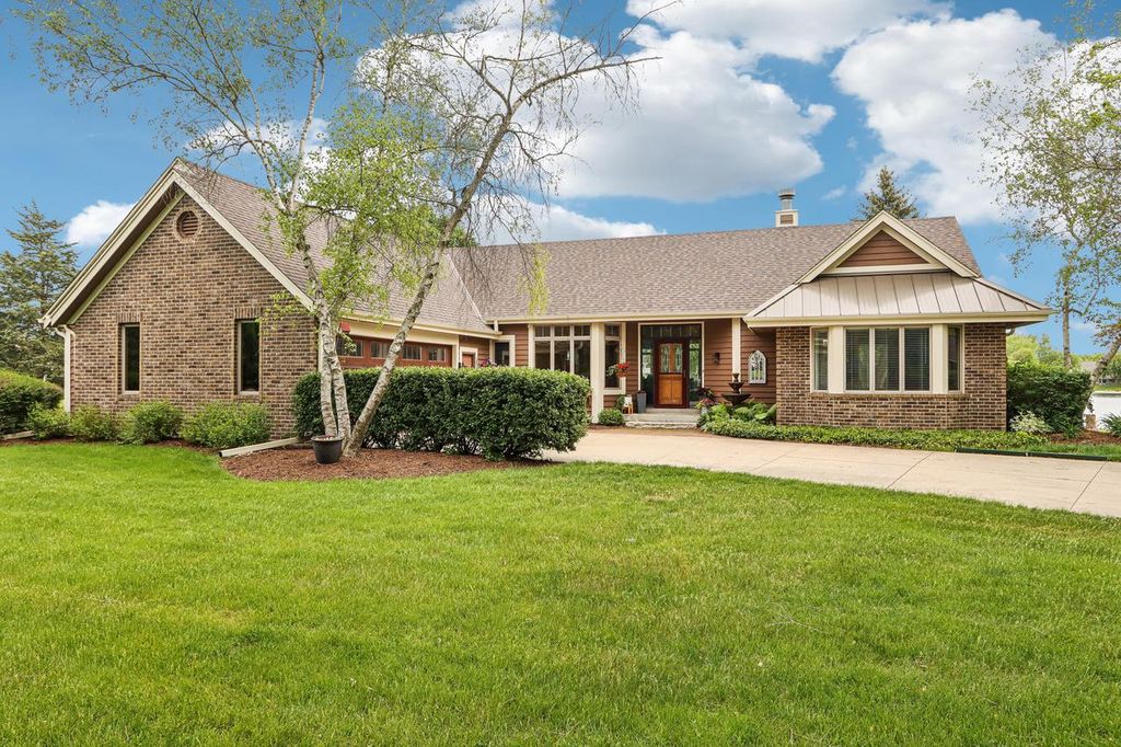 N61W37631 Parkview DRIVE, Oconomowoc, WI 53066
