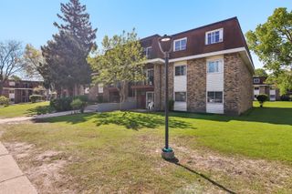 615 Hill Drive 303, Hoffman Estates, IL 60169