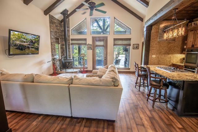 794 Private Road 7219, Jefferson, TX 75657