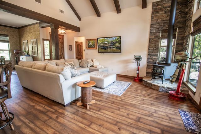 794 Private Road 7219, Jefferson, TX 75657