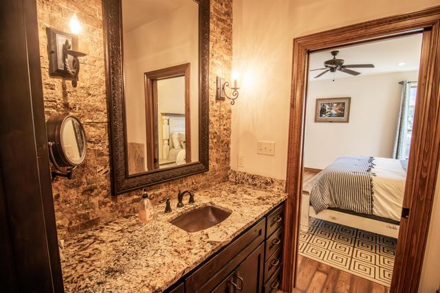 794 Private Road 7219, Jefferson, TX 75657