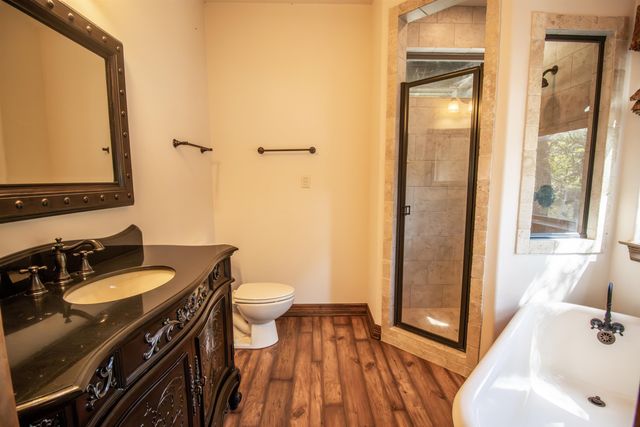 794 Private Road 7219, Jefferson, TX 75657