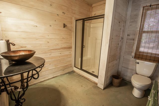 794 Private Road 7219, Jefferson, TX 75657