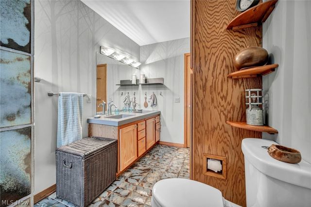 8683 Kennard Road, Lodi, OH 44254