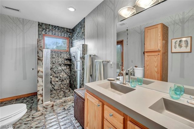 8683 Kennard Road, Lodi, OH 44254