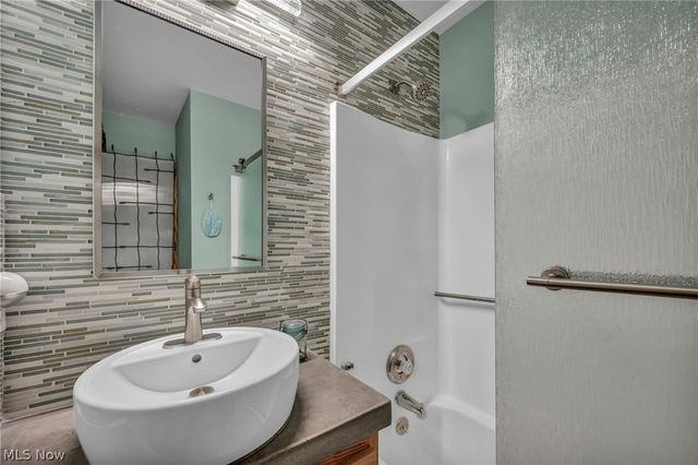 8683 Kennard Road, Lodi, OH 44254