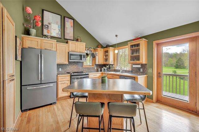 8683 Kennard Road, Lodi, OH 44254