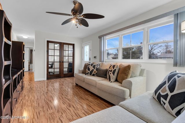 31 Colgate Drive, Toms River, NJ 08757