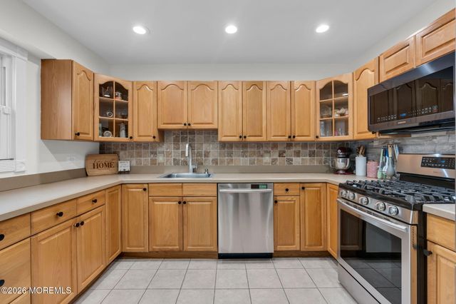 31 Colgate Drive, Toms River, NJ 08757