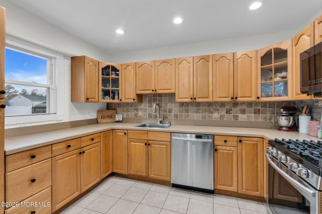 31 Colgate Drive, Toms River, NJ 08757