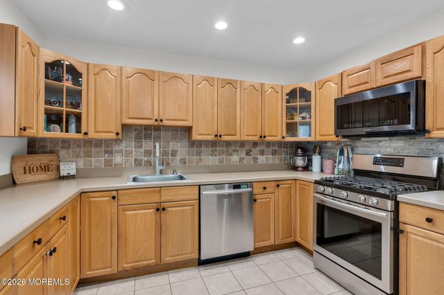 31 Colgate Drive, Toms River, NJ 08757