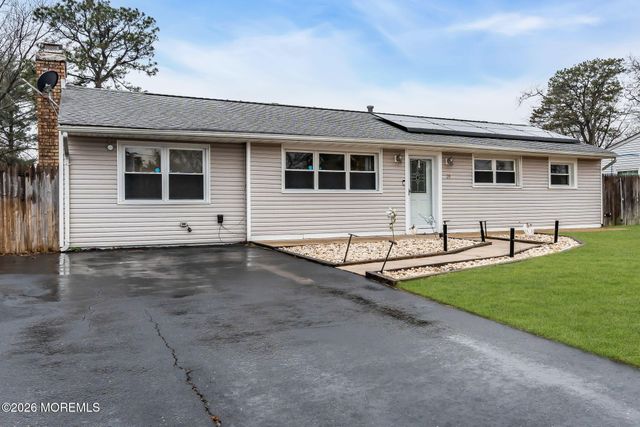 31 Colgate Drive, Toms River, NJ 08757