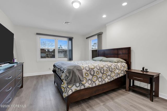 31 Colgate Drive, Toms River, NJ 08757