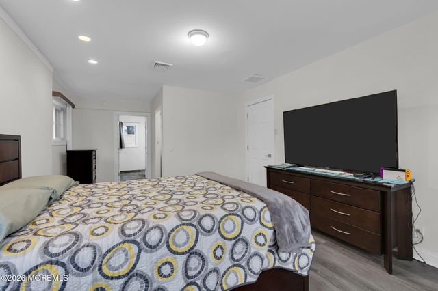 31 Colgate Drive, Toms River, NJ 08757