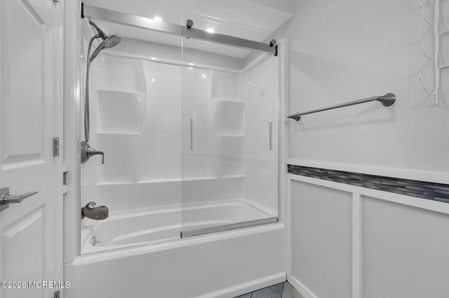 31 Colgate Drive, Toms River, NJ 08757