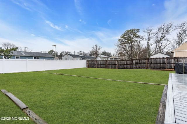 31 Colgate Drive, Toms River, NJ 08757