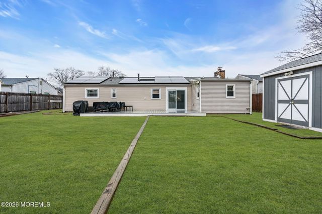 31 Colgate Drive, Toms River, NJ 08757