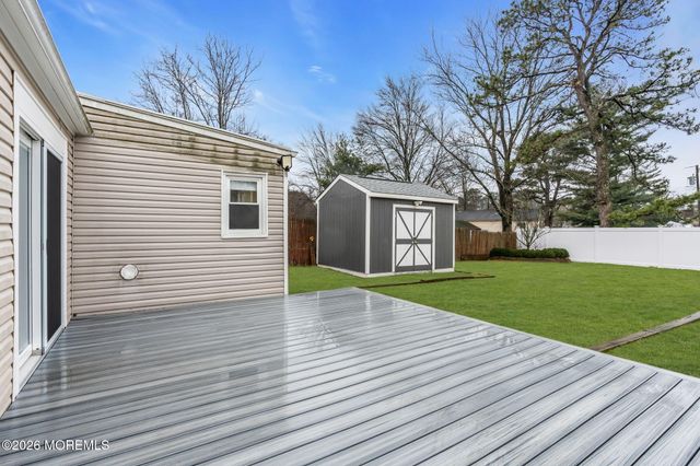 31 Colgate Drive, Toms River, NJ 08757