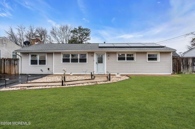 31 Colgate Drive, Toms River, NJ 08757