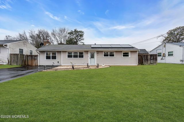 31 Colgate Drive, Toms River, NJ 08757