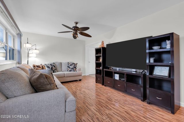 31 Colgate Drive, Toms River, NJ 08757