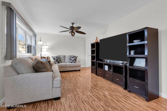 31 Colgate Drive, Toms River, NJ 08757