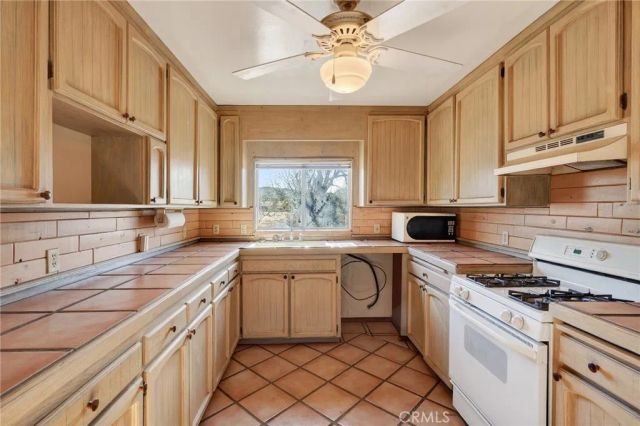 979 Old Woman Springs Road, Yucca Valley, CA 92284