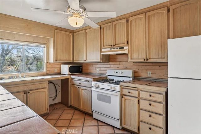 979 Old Woman Springs Road, Yucca Valley, CA 92284