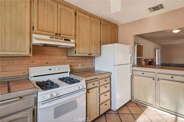 979 Old Woman Springs Road, Yucca Valley, CA 92284